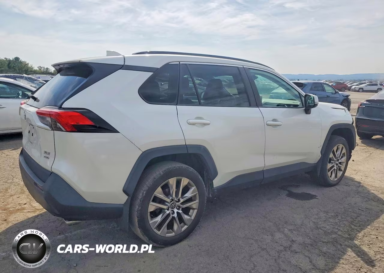 2021 Toyota Rav4 Xle Premium VIN:2T3A1RFV3MW163235 - 3