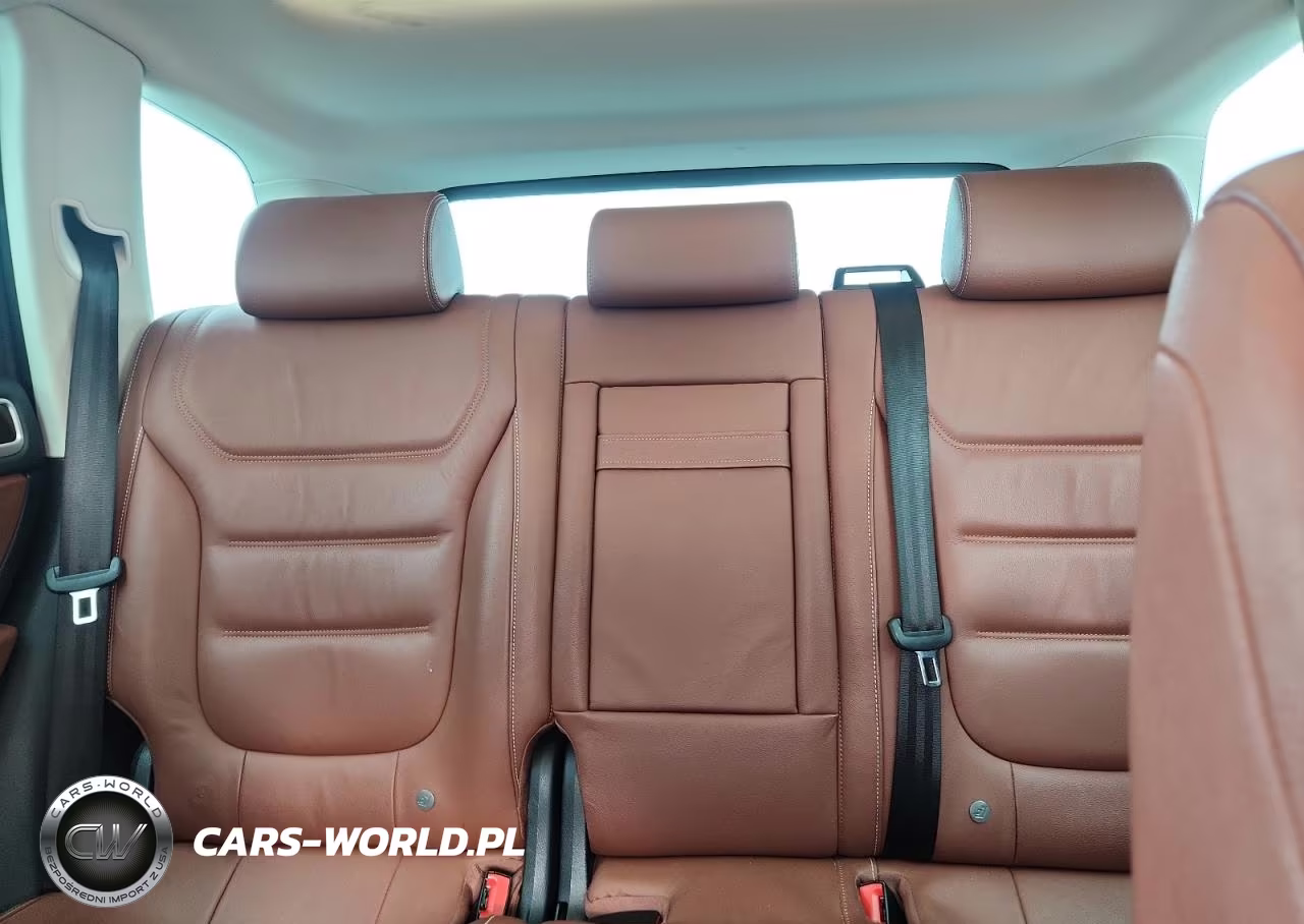 2015 Volkswagen Touareg V6 VIN:WVGEF9BP4FD007209 - 10
