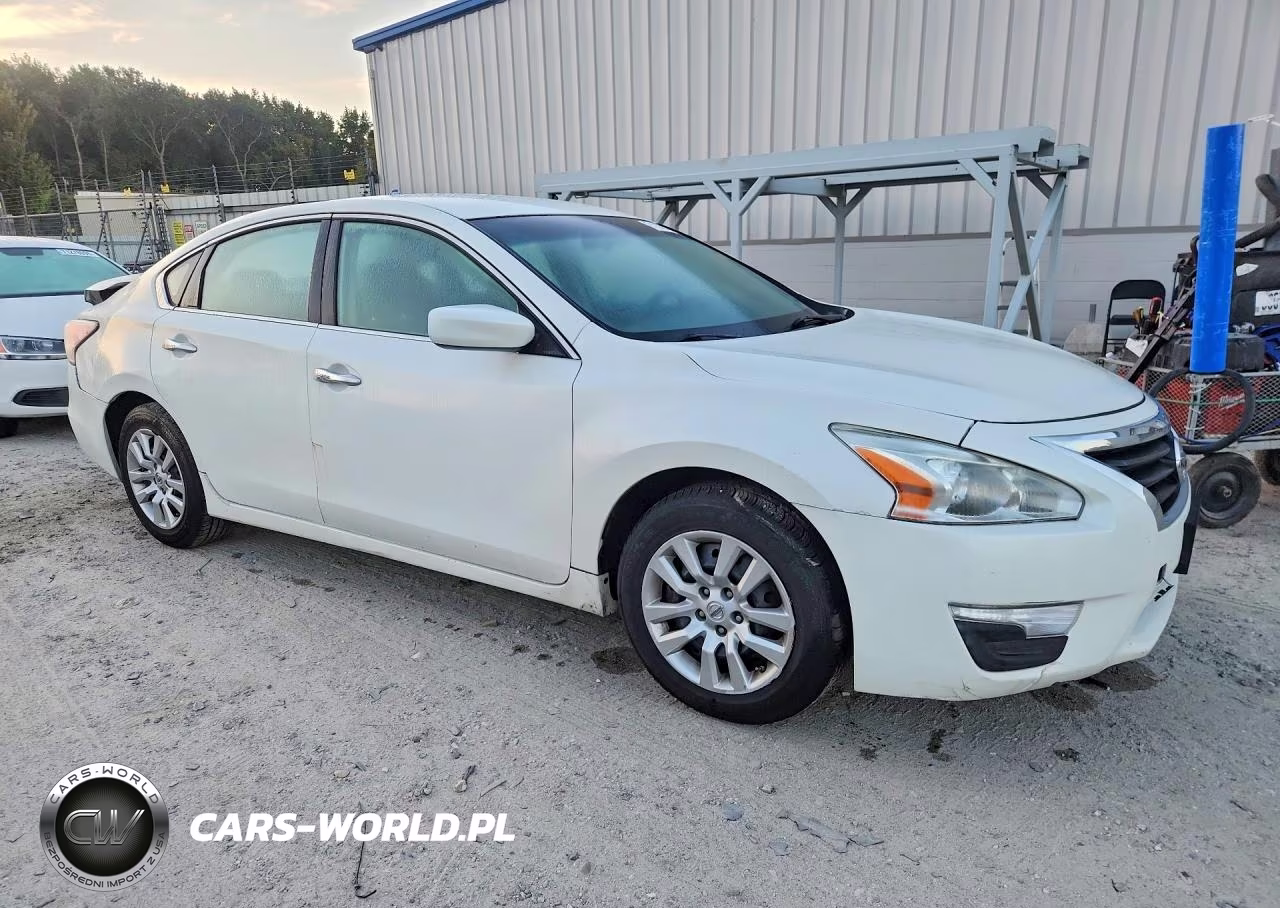 2015 Nissan Altima 2.5 S VIN:1N4AL3AP5FN867923 - 4