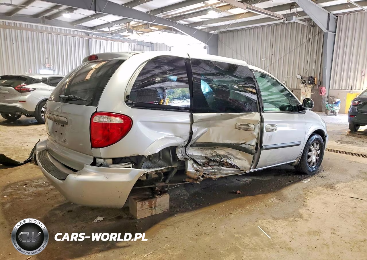 2006 Chrysler Town & Country VIN:1A4GP45R66B660057 - 3