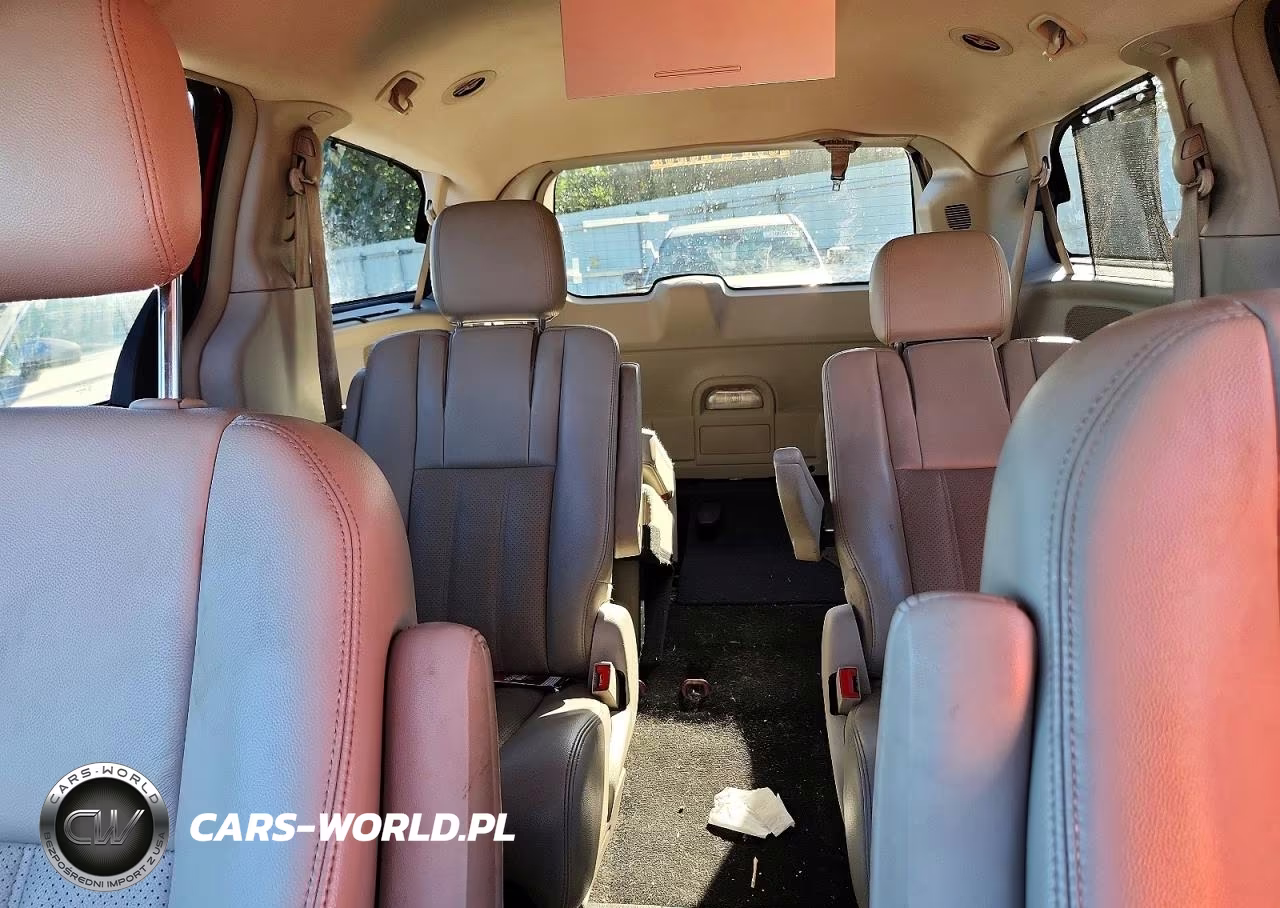 2011 Chrysler Town & Country Touring L VIN:2A4RR8DG7BR640681 - 10