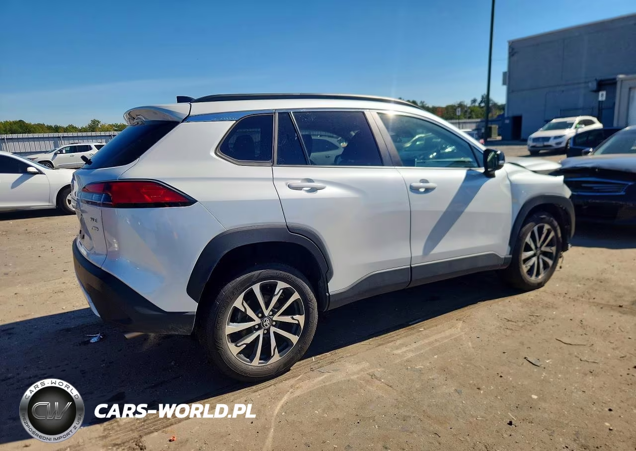 2025 Toyota Corolla Cross Xle VIN:7MUDAABG9SV143176 - 3