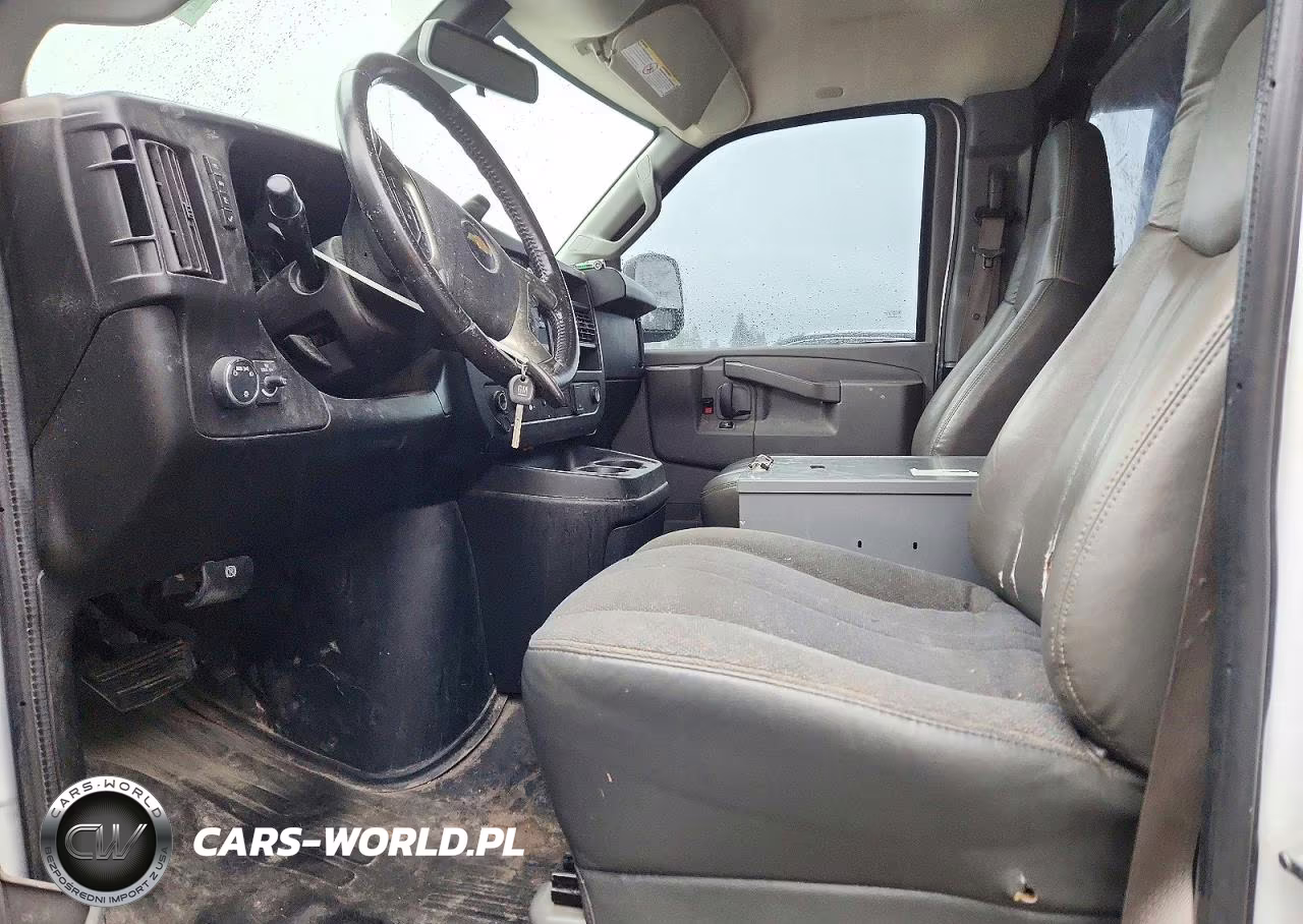 2019 Chevrolet Express 2500 Cargo Delivery Van VIN:1GCWGAFPXK1333125 - 7