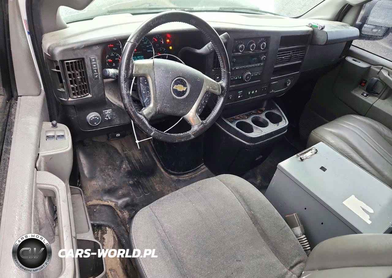2019 Chevrolet Express 2500 Cargo Delivery Van VIN:1GCWGAFPXK1333125 - 8