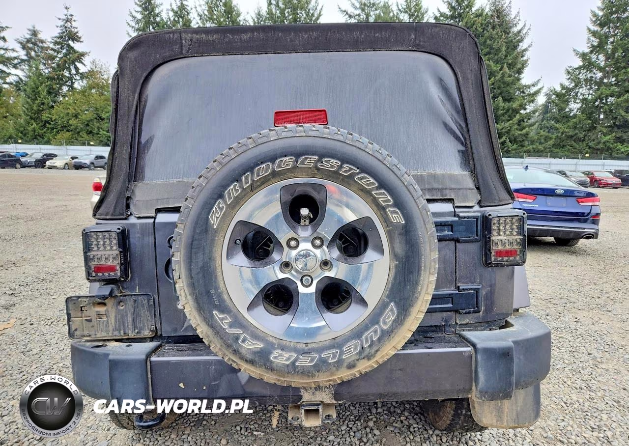 2018 Jeep Wrangler Unlimited Sahara VIN:1C4HJWEG7JL845081 - 6