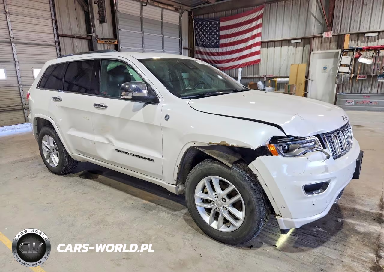 2018 Jeep Grand Cherokee Overland VIN:1C4RJFCT0JC179802 - 4