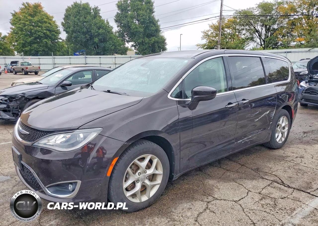 2018 Chrysler Pacifica Touring Plus VIN:2C4RC1FG2JR294064 - 1