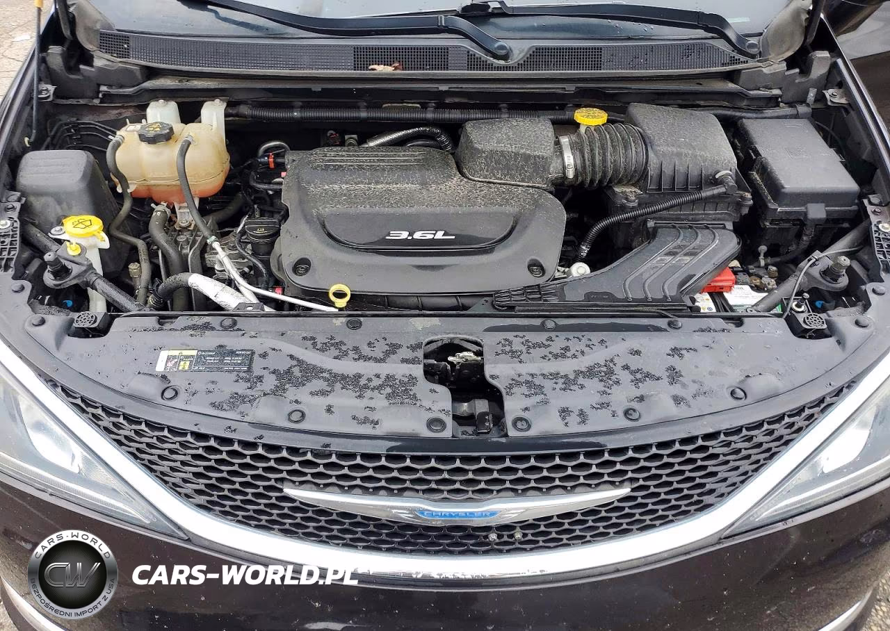 2018 Chrysler Pacifica Touring Plus VIN:2C4RC1FG2JR294064 - 12