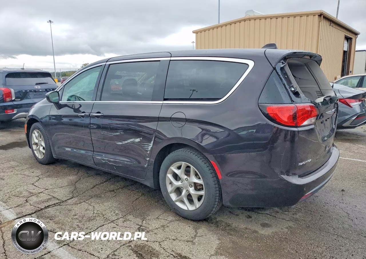 2018 Chrysler Pacifica Touring Plus VIN:2C4RC1FG2JR294064 - 2