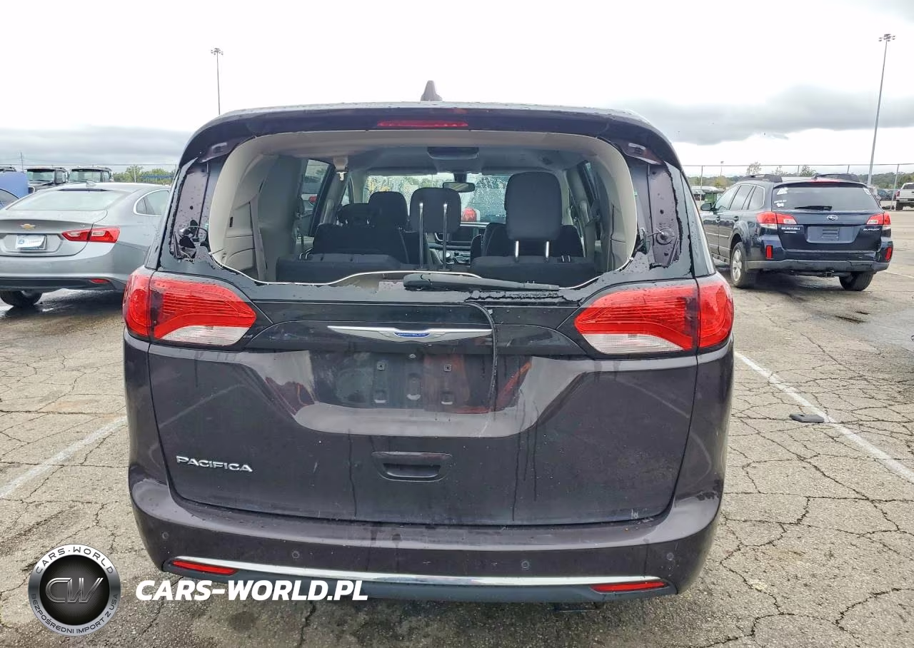 2018 Chrysler Pacifica Touring Plus VIN:2C4RC1FG2JR294064 - 6