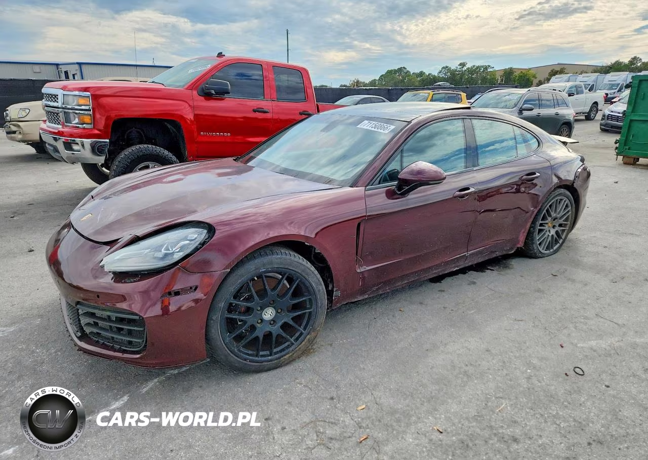 2018 Porsche Panamera 4