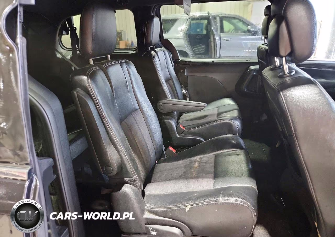 2014 Chrysler Town & Country S VIN:2C4RC1HG5ER464923 - 11
