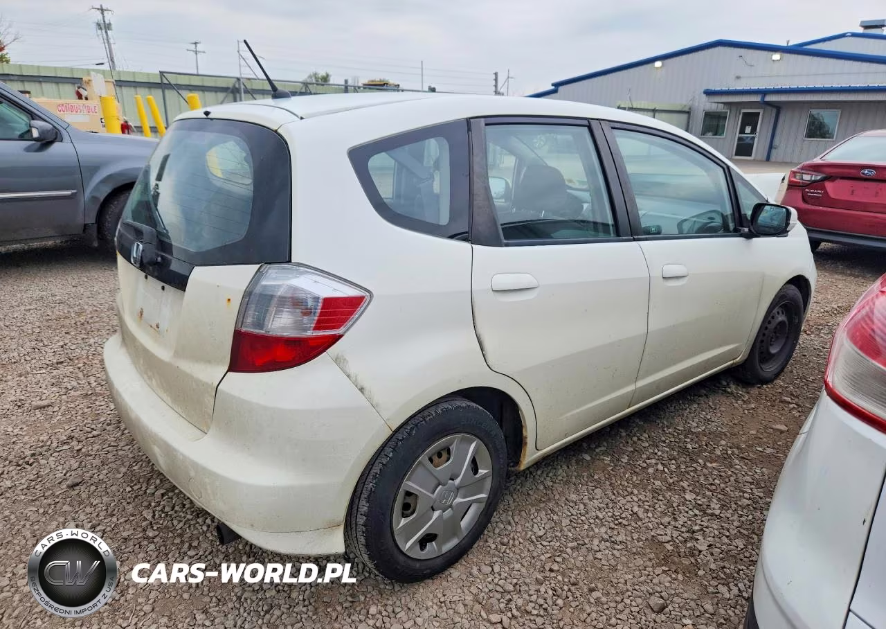 2013 Honda Fit VIN:JHMGE8H35DC069153 - 3