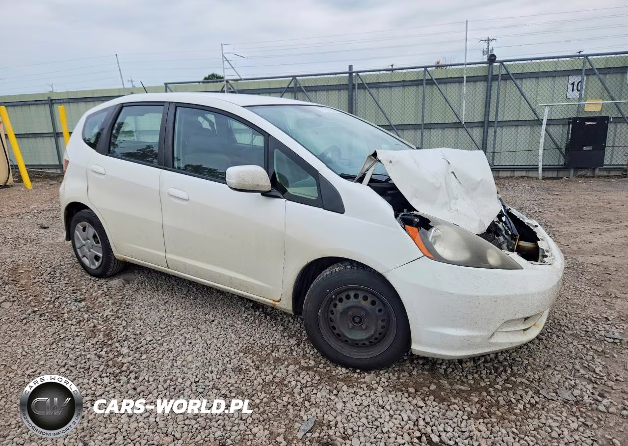 2013 Honda Fit VIN:JHMGE8H35DC069153 - 4