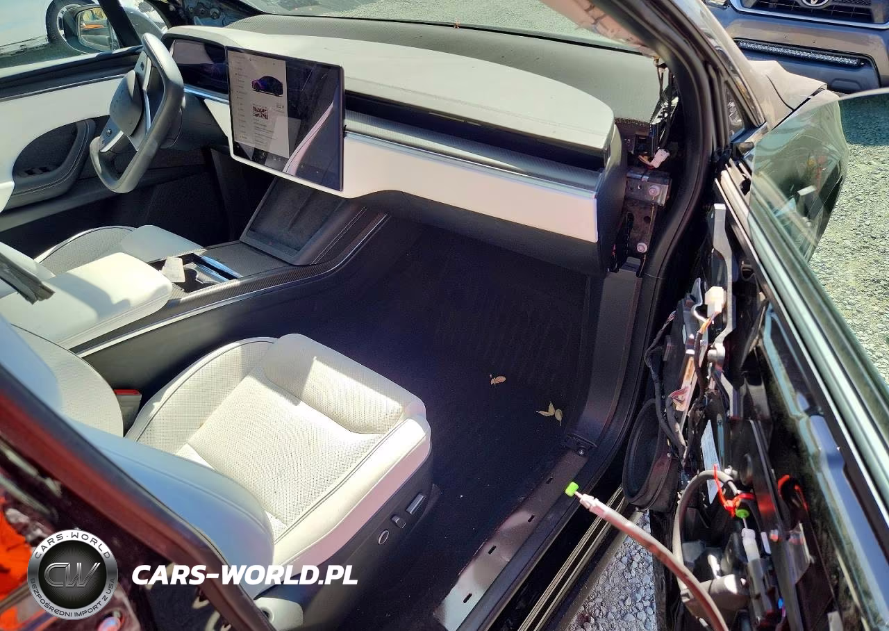2023 Tesla Model X VIN:7SAXCBE65PF430815 - 8