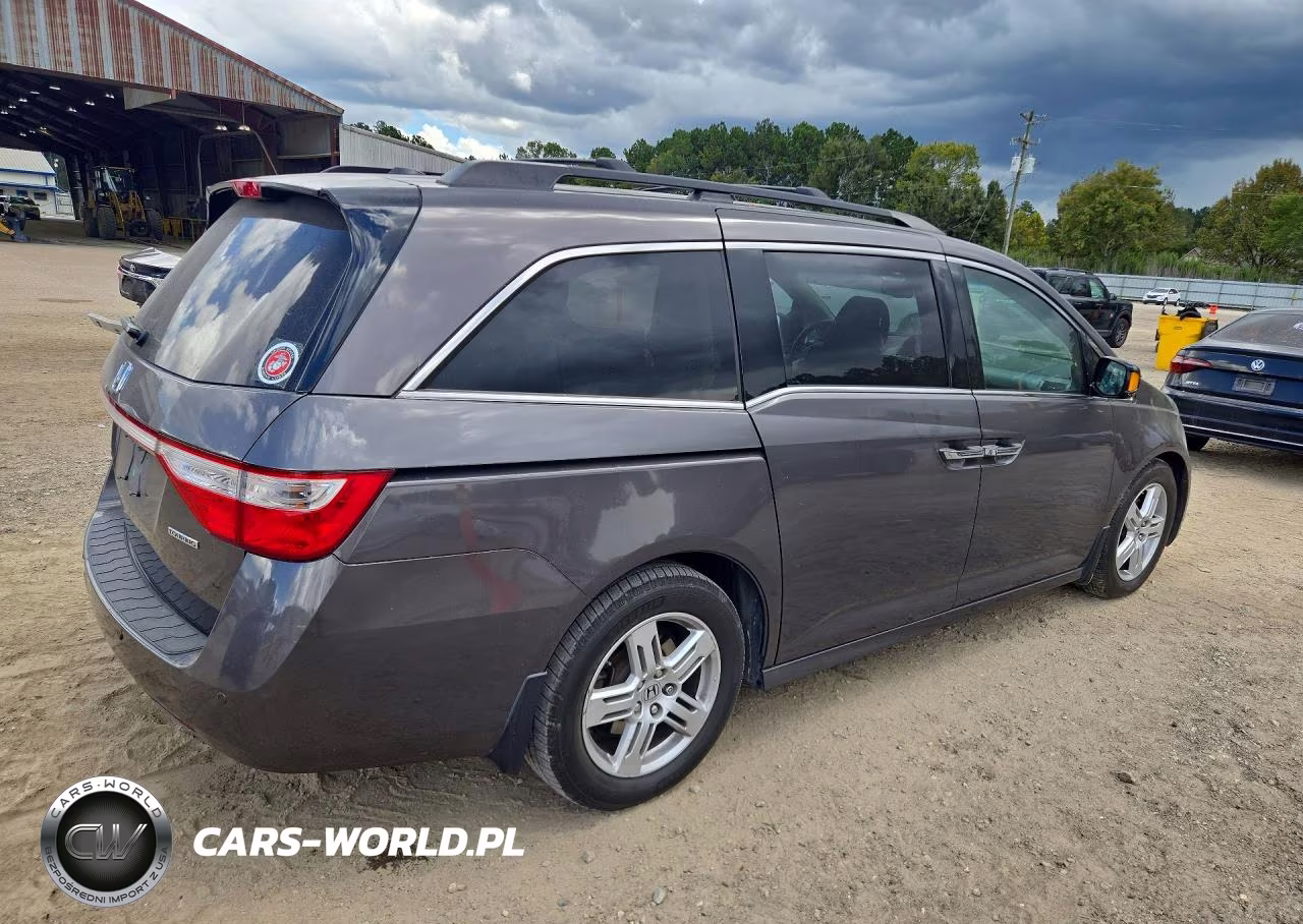 2013 Honda Odyssey Touring VIN:5FNRL5H9XDB026398 - 3