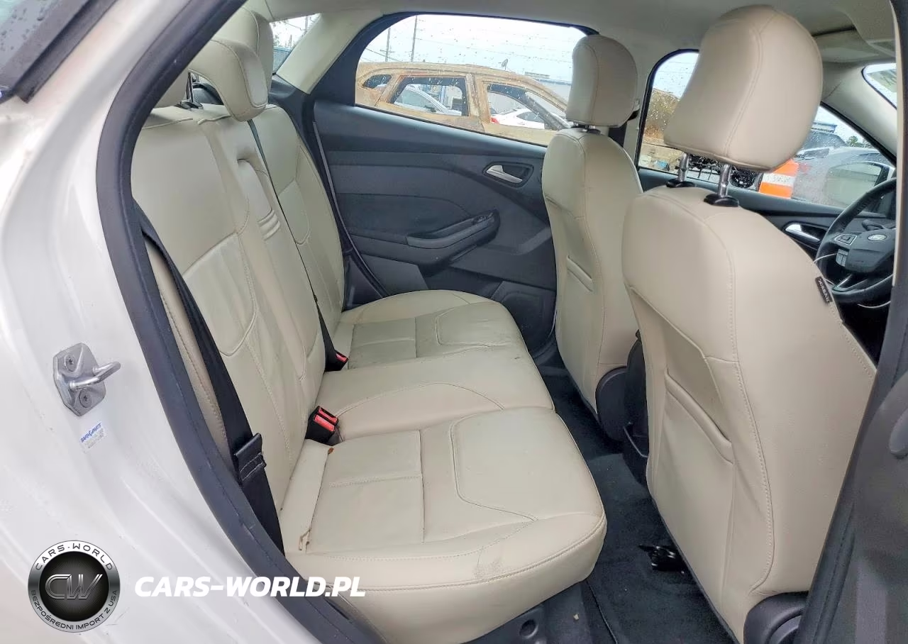 2016 Ford Focus Titanium VIN:1FADP3J27GL232835 - 10