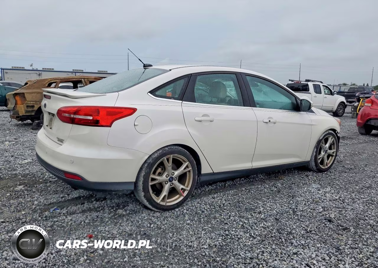 2016 Ford Focus Titanium VIN:1FADP3J27GL232835 - 3