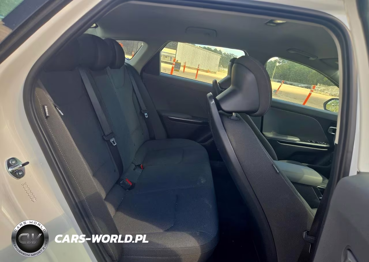 2025 Kia K4 Lx VIN:3KPFT4DE9SE180961 - 10