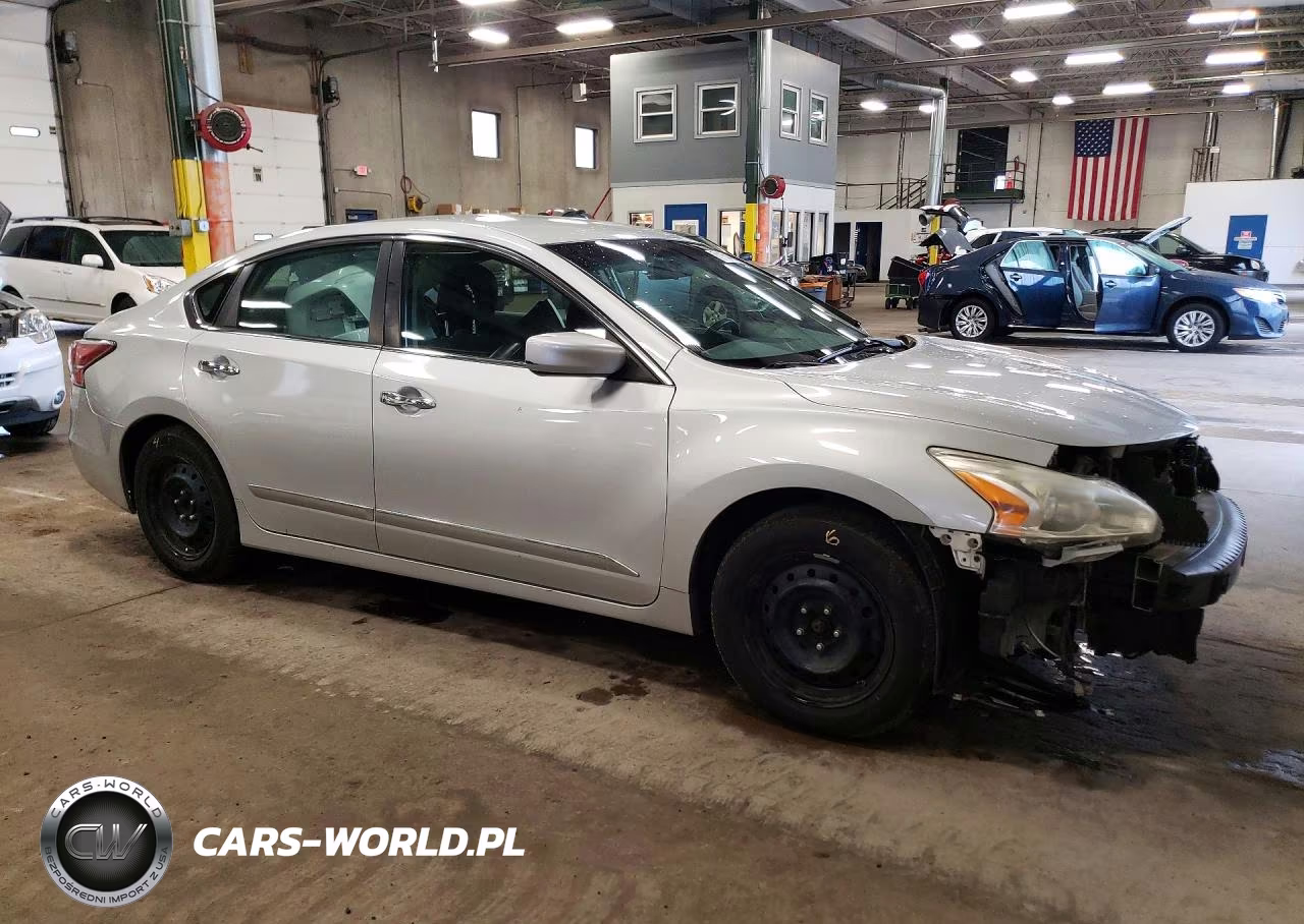 2014 Nissan Altima 2.5 S VIN:1N4AL3AP2EN389426 - 4