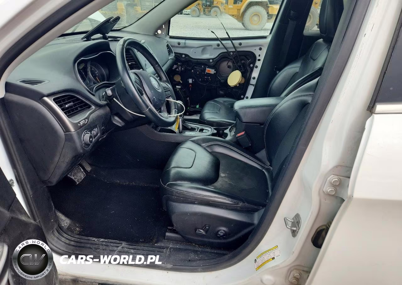 2019 Jeep Cherokee Latitude Plus VIN:1C4PJLLB9KD263299 - 7