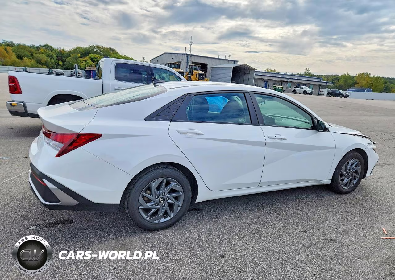 2024 Hyundai Elantra Sel VIN:KMHLM4DGXRU745176 - 3