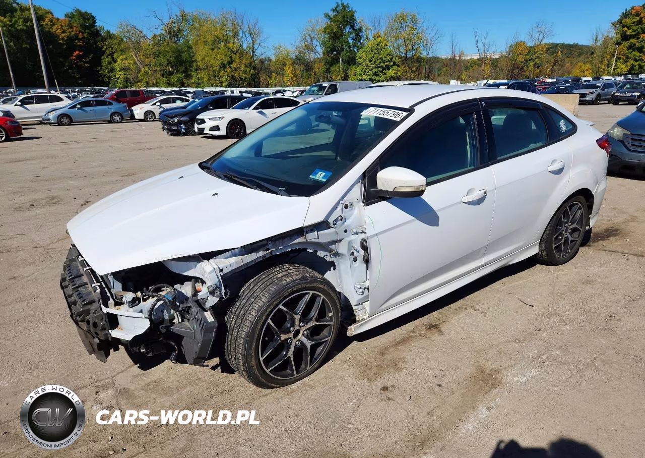 2016 Ford Focus Se VIN:1FADP3F28GL240337 - 1