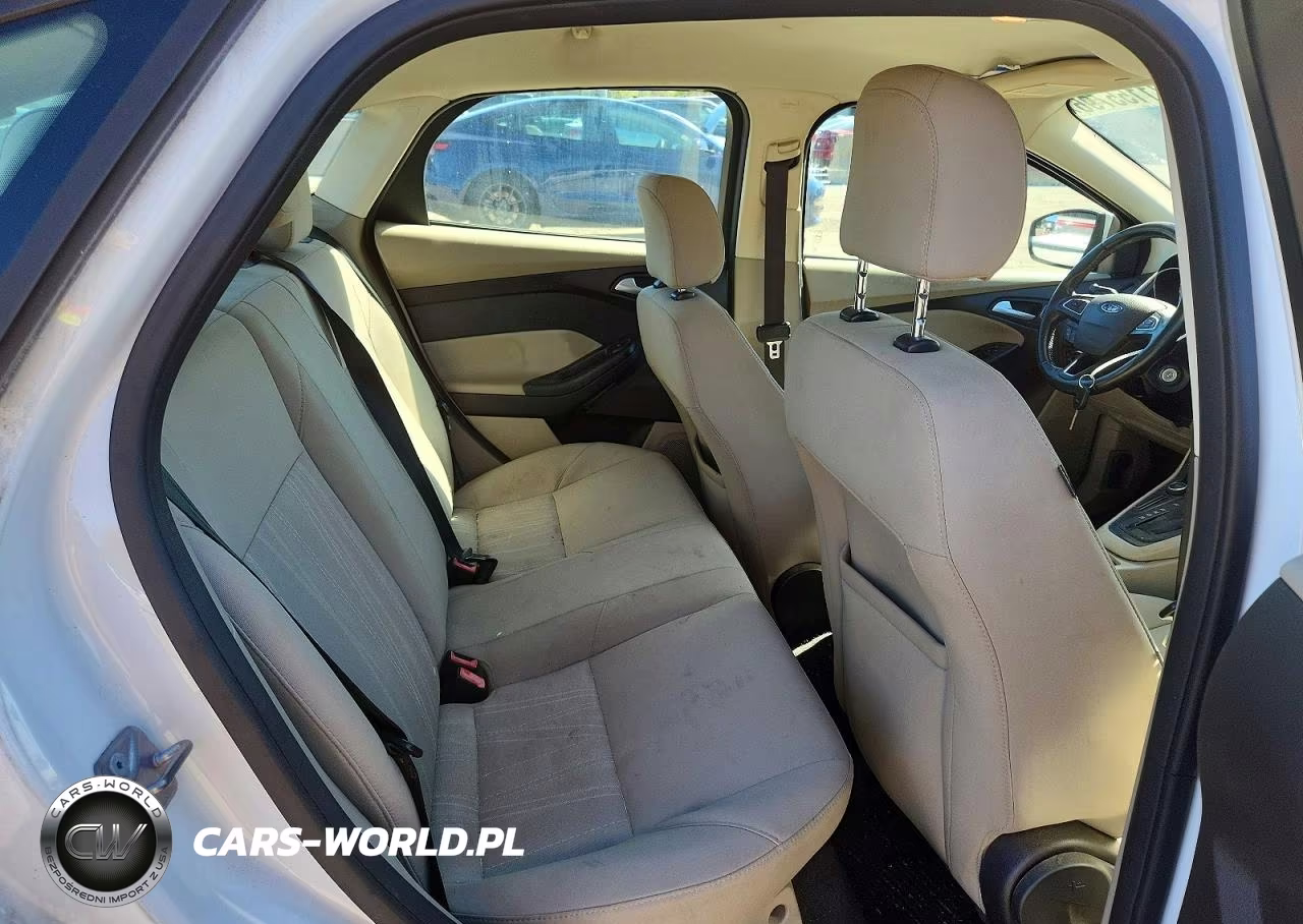 2016 Ford Focus Se VIN:1FADP3F28GL240337 - 10