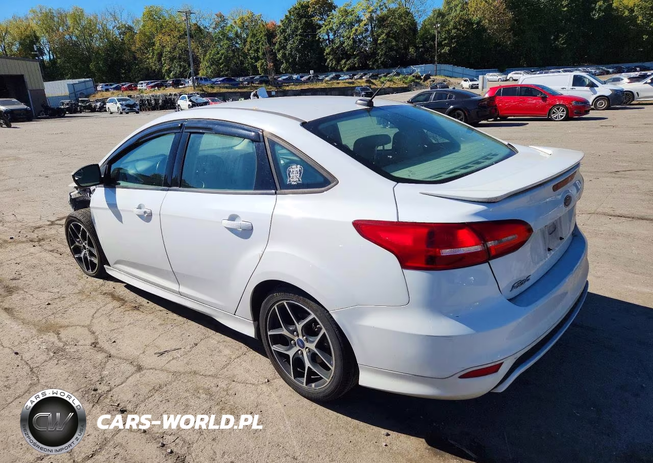 2016 Ford Focus Se VIN:1FADP3F28GL240337 - 2