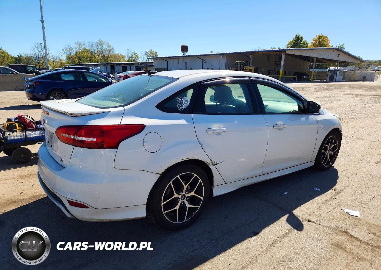 2016 Ford Focus Se VIN:1FADP3F28GL240337 - 3