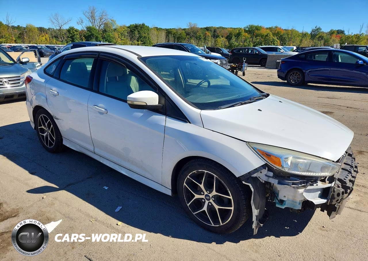 2016 Ford Focus Se VIN:1FADP3F28GL240337 - 4