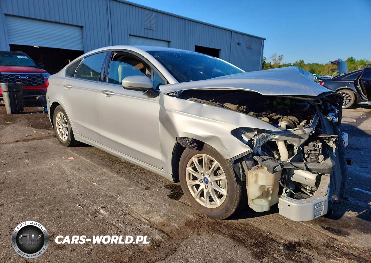 2017 Ford Fusion S VIN:3FA6P0G79HR328026 - 4