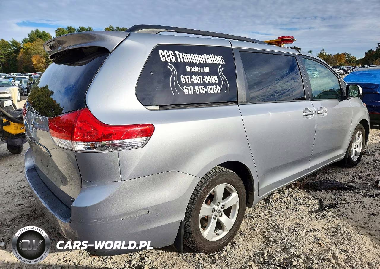 2014 Toyota Sienna Le VIN:5TDKK3DC6ES515890 - 3