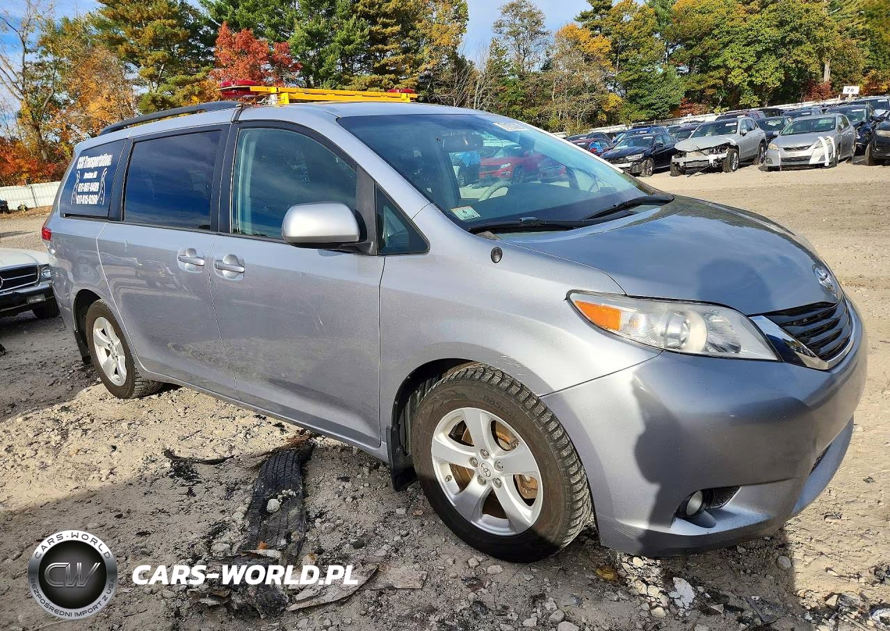 2014 Toyota Sienna Le VIN:5TDKK3DC6ES515890 - 4