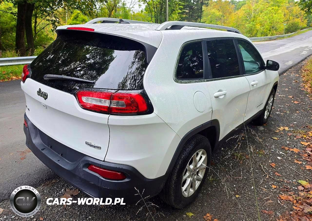 2015 Jeep Cherokee Latitude VIN:1C4PJMCS5FW588855 - 4