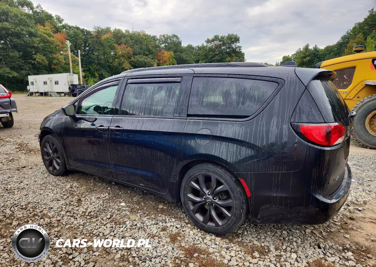 2018 Chrysler Pacifica Touring Plus VIN:2C4RC1FG1JR204502 - 2