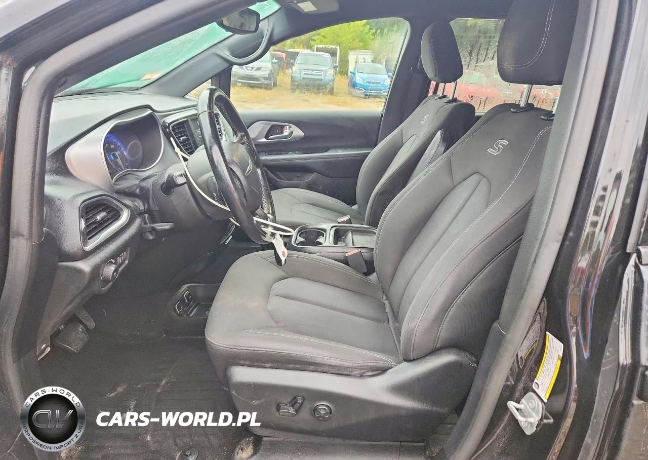 2018 Chrysler Pacifica Touring Plus VIN:2C4RC1FG1JR204502 - 7