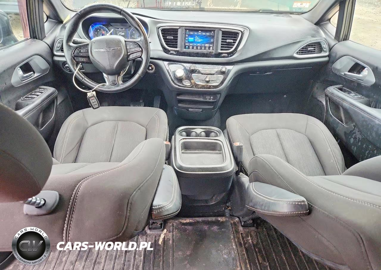 2018 Chrysler Pacifica Touring Plus VIN:2C4RC1FG1JR204502 - 8