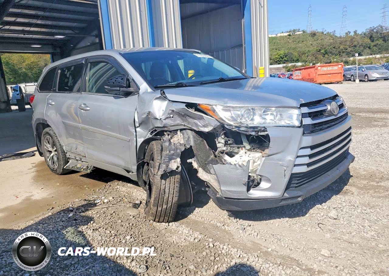 2017 Toyota Highlander Le VIN:5TDBZRFH6HS460434 - 4