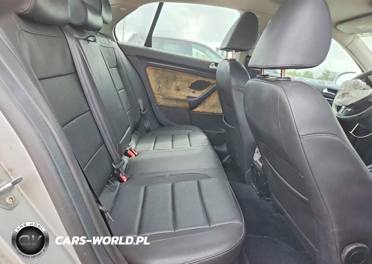 2010 Volkswagen Jetta Tdi VIN:3VWAL7AJ2AM180671 - 10