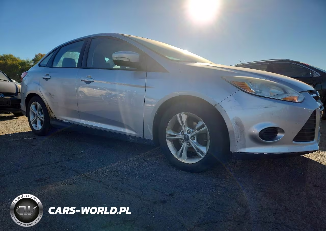 2014 Ford Focus Se VIN:1FADP3F28EL434587 - 4