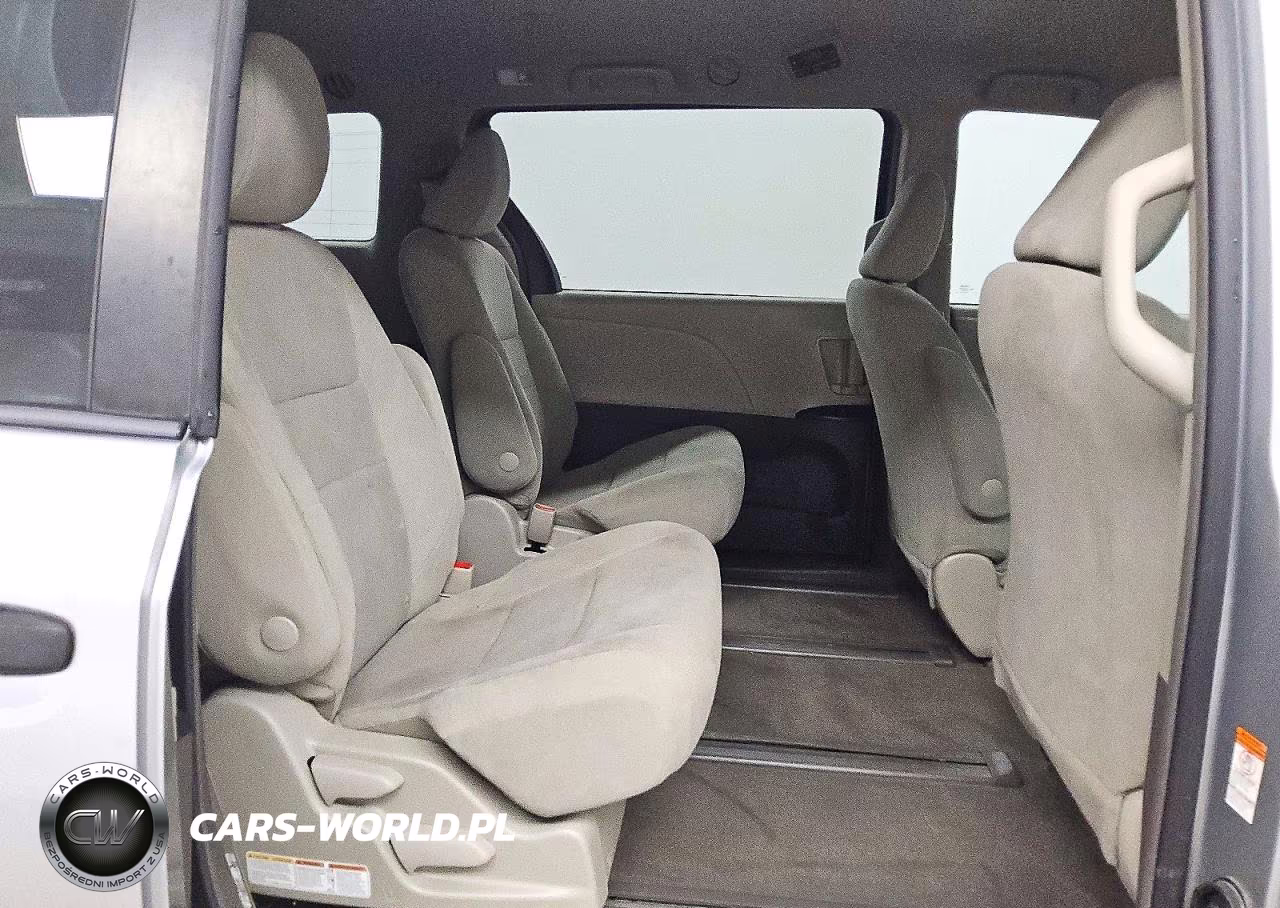 2019 Toyota Sienna L 7-Passenger VIN:5TDZZ3DC5KS967030 - 11