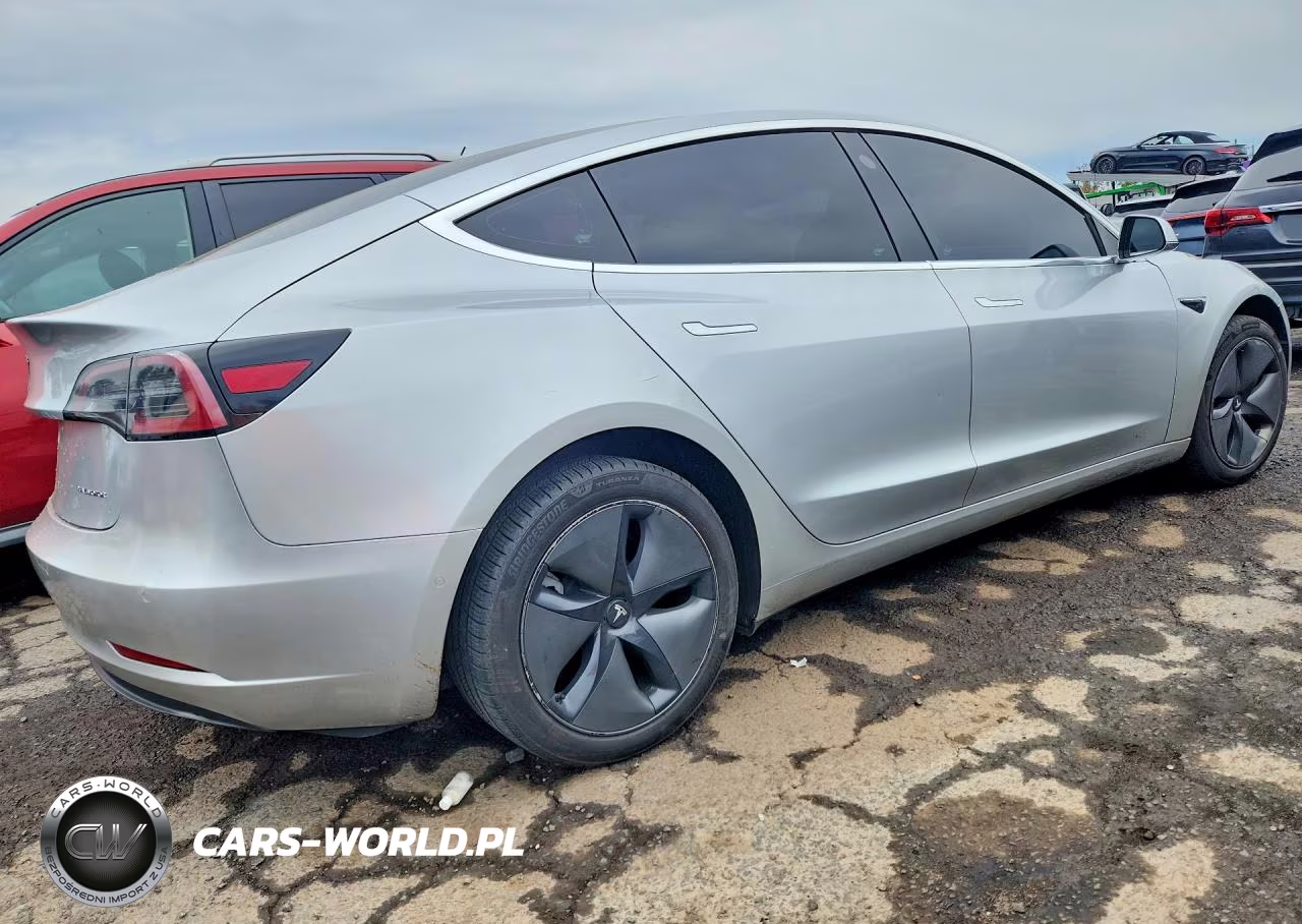 2018 Tesla Model 3 VIN:5YJ3E1EB0JF065075 - 3