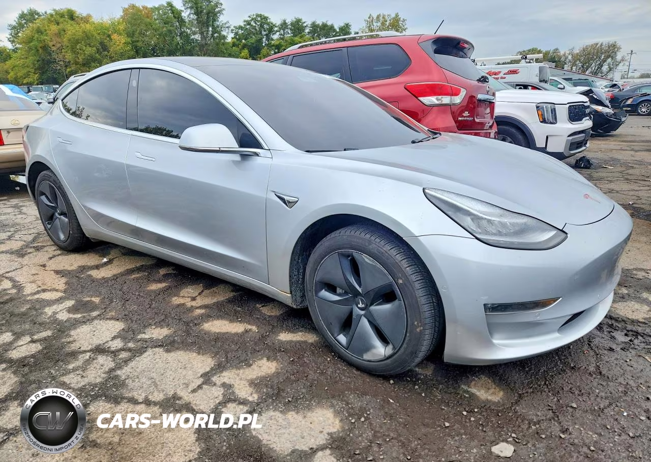 2018 Tesla Model 3 VIN:5YJ3E1EB0JF065075 - 4