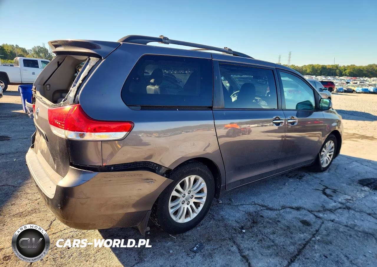 2013 Toyota Sienna Xle 8-Passenger VIN:5TDYK3DC6DS362159 - 3