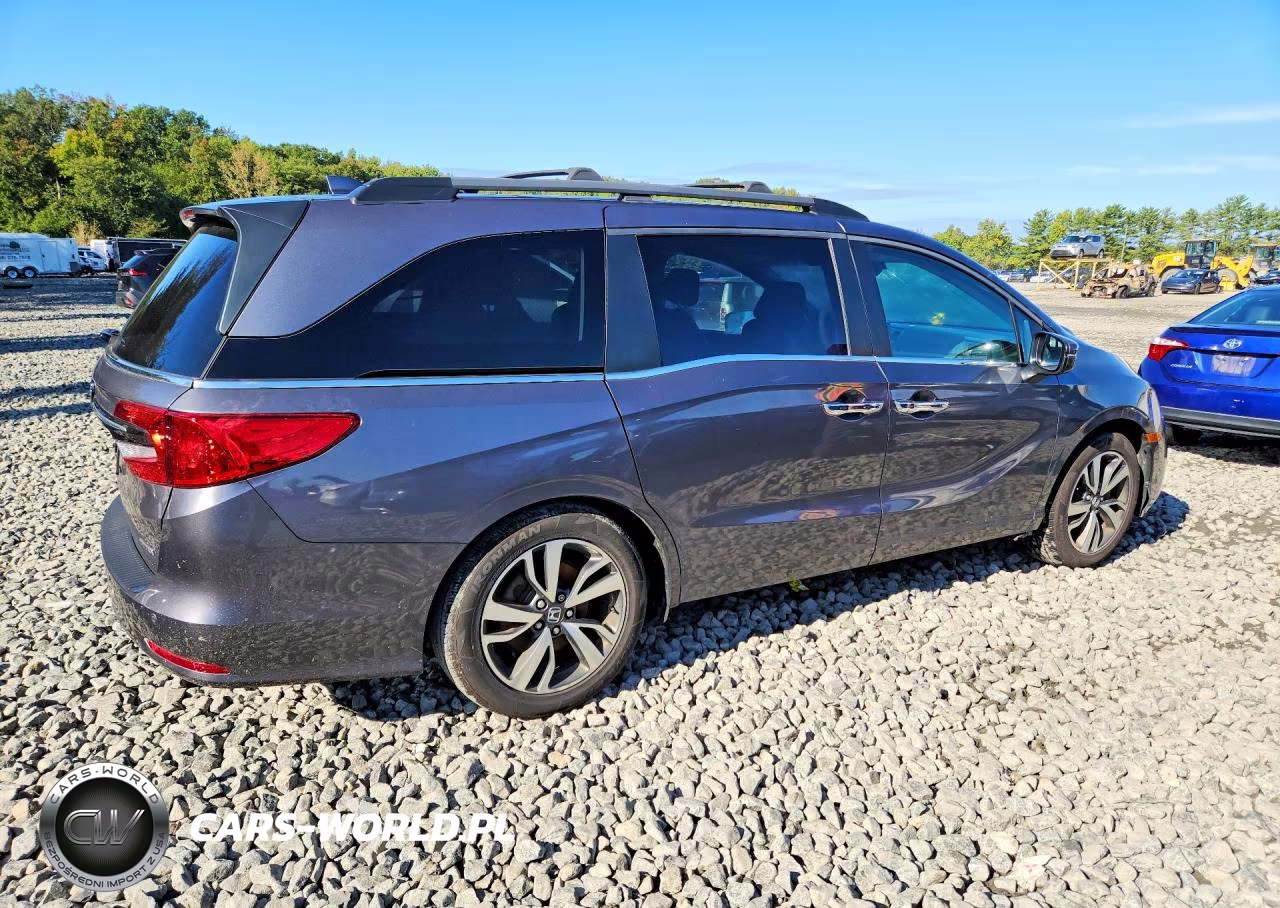 2022 Honda Odyssey Touring VIN:5FNRL6H82NB023039 - 3