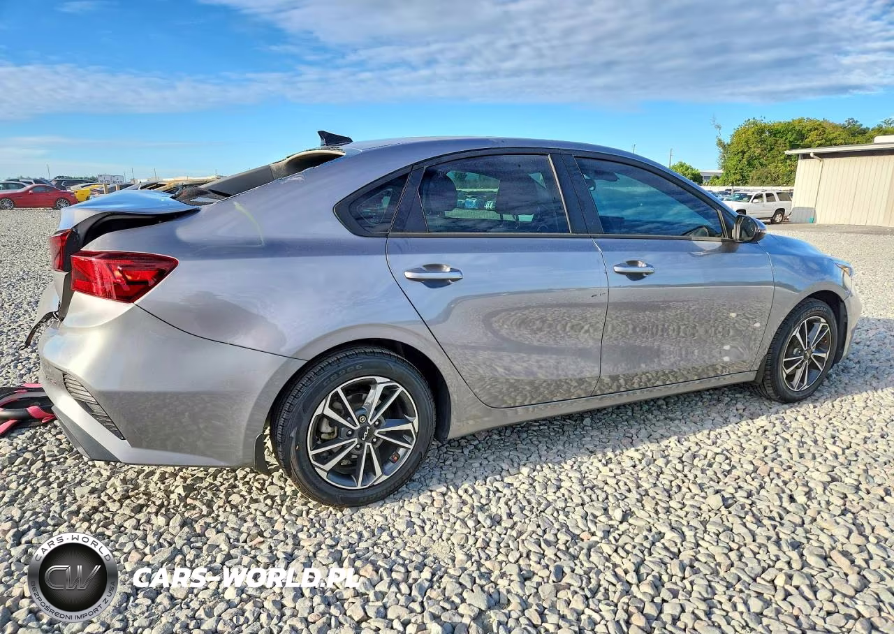 2023 Kia Forte Lxs VIN:3KPF24AD4PE625967 - 3