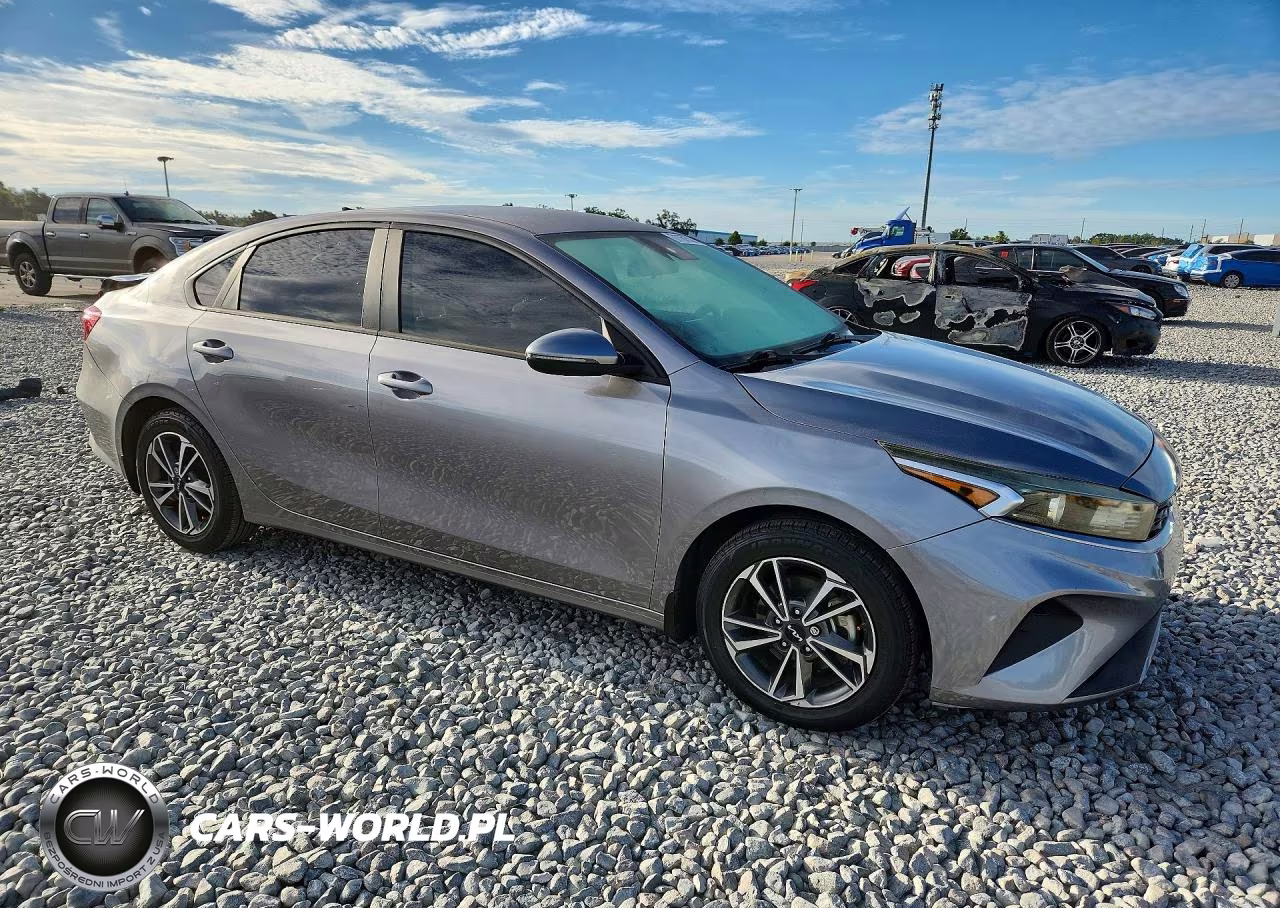 2023 Kia Forte Lxs VIN:3KPF24AD4PE625967 - 4