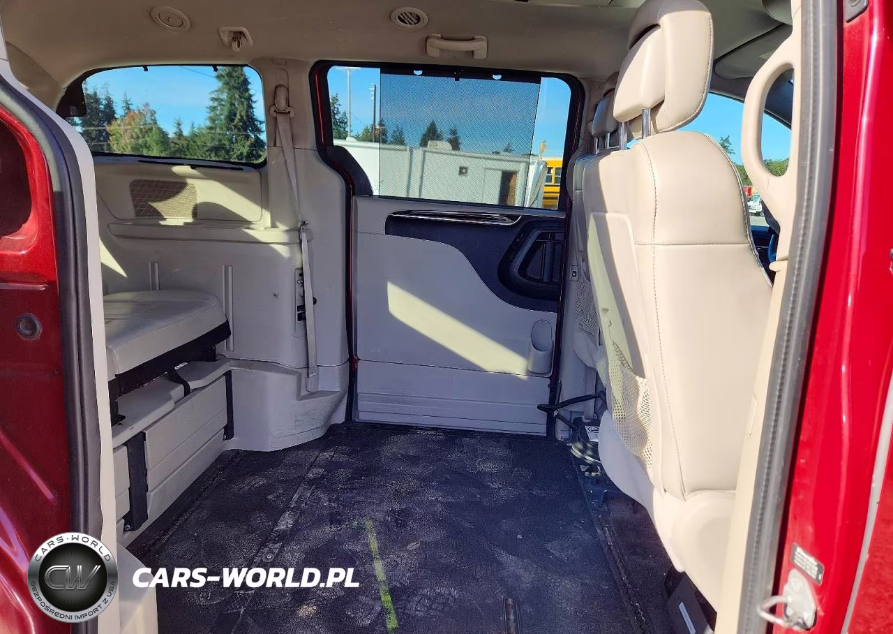 2014 Chrysler Town & Country Limited VIN:2C4RC1GG0ER256997 - 11