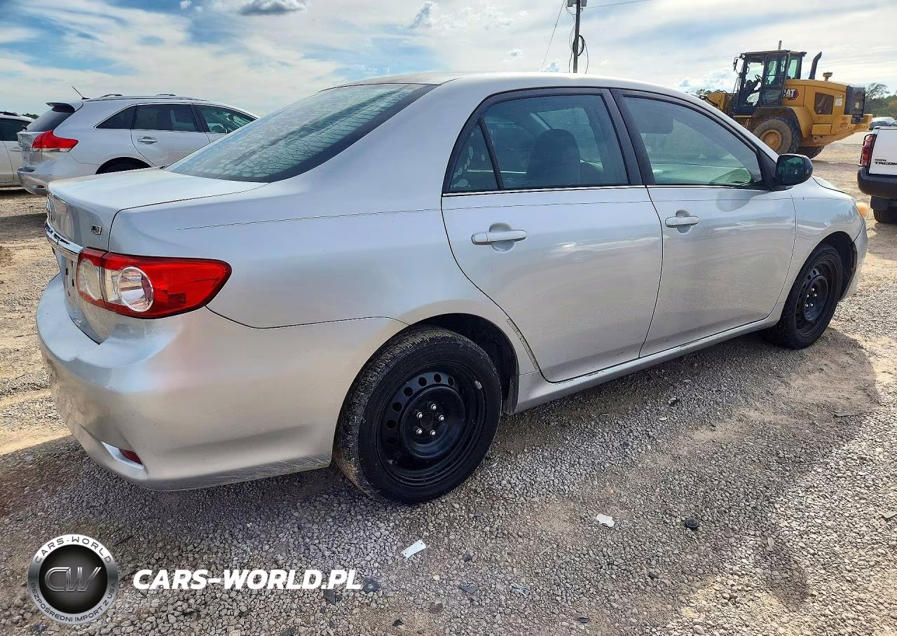 2013 Toyota Corolla Le VIN:5YFBU4EE3DP189411 - 3